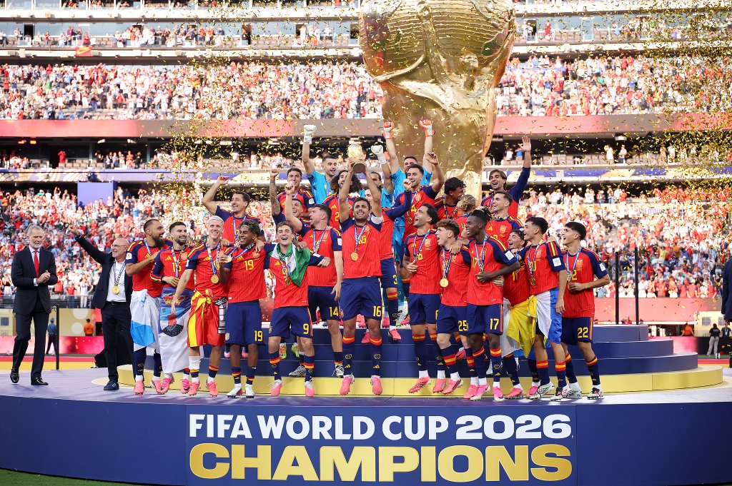 西班牙传控体系发展史：从全能足球到“Tiki-taka”