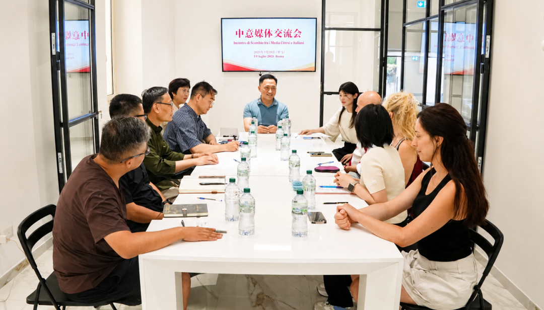 “中国领先世界的领域已经很多了，足球可以先放一放”