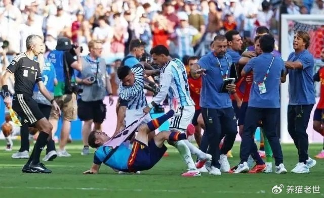 65岁西班牙主帅：阿根廷行为不可接受！质疑罗德里就是侮辱足球智商